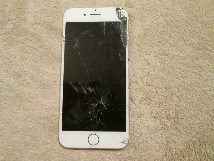 iPhone 6s Plus damaged glass and LCD screen