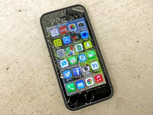 Black iPhone 5s cracked screen